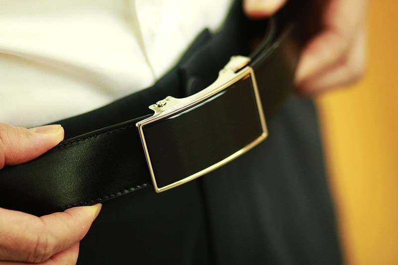 黑色真皮自动扣皮带女款,经典鳄鱼纹真皮皮带