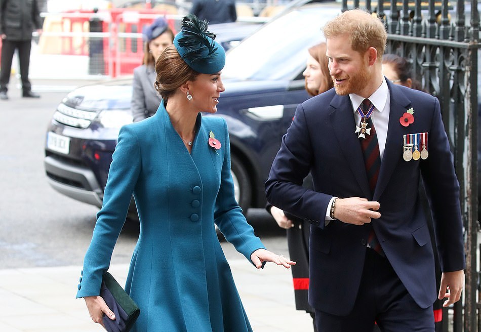 凯特梅根同穿绿色大衣,梅根凯特同框视频穿搭