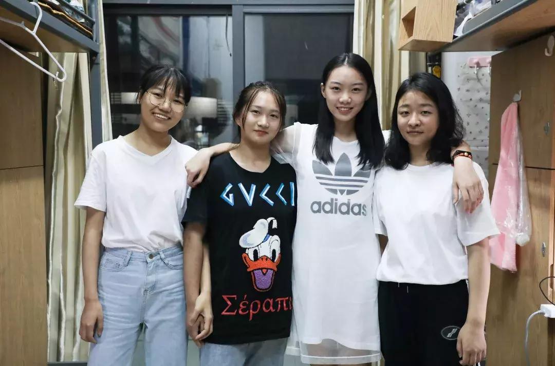 你跟你室友关系怎么样,你和室友相处得怎么样的英语