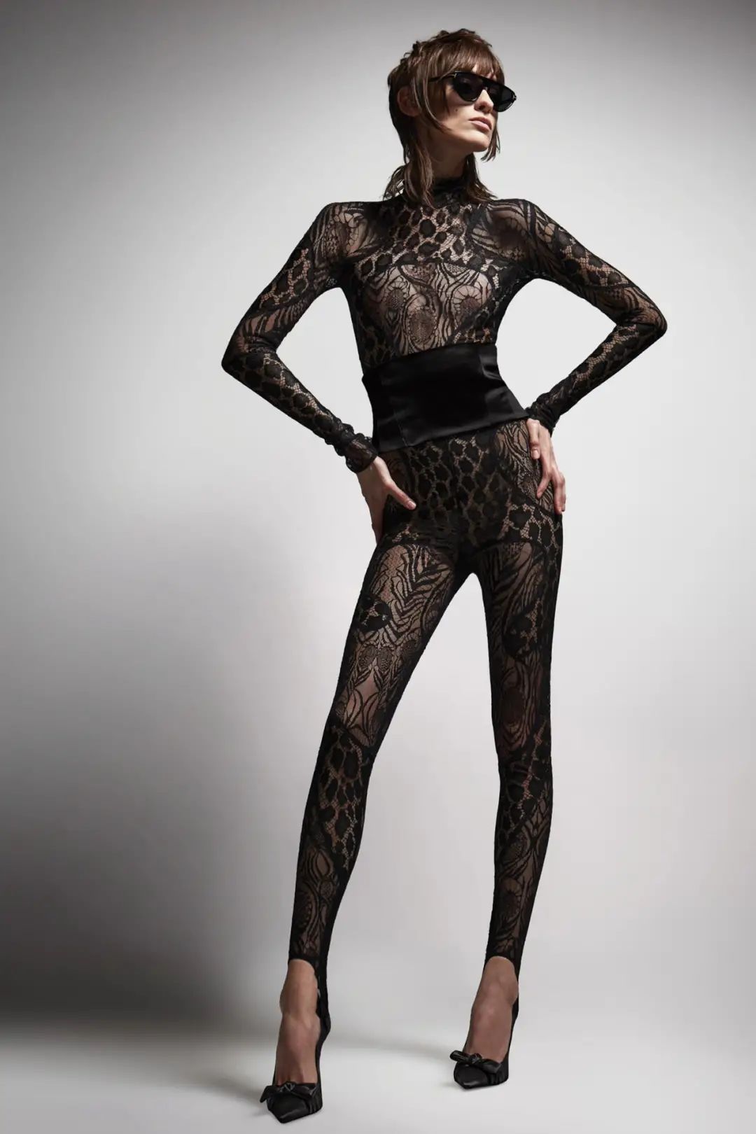 为什么卡戴珊喜欢穿皮衣,卡戴珊紧身衣对身体有危害吗