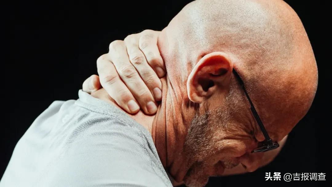 颈肩疼痛是什么原因中医,肩膀脖子发沉疼怎么回事怎么治疗