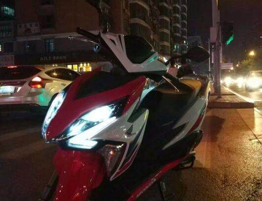 新大洲本田颜值高,新款新大洲本田裂行125踏板摩托车