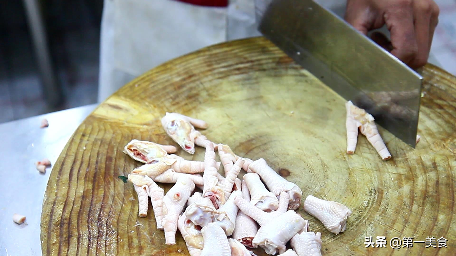 又酸又辣的泡椒鸡爪怎么做,泡椒鸡爪怎么做又白又脆