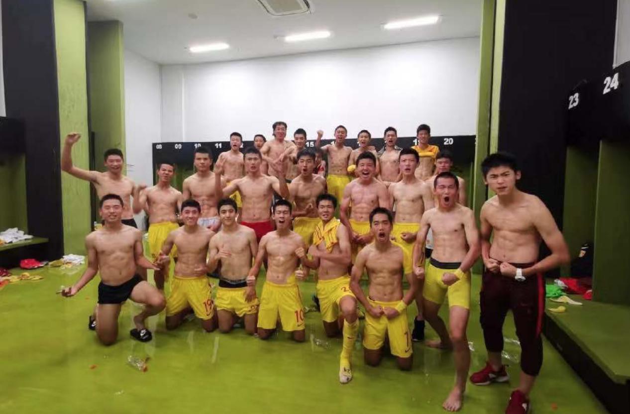 u15国少队在舞台上表演,u15国少足球采访