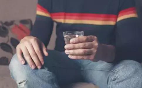 晚上一躺下就想上厕所是什么原因,晚上躺下就想上厕所