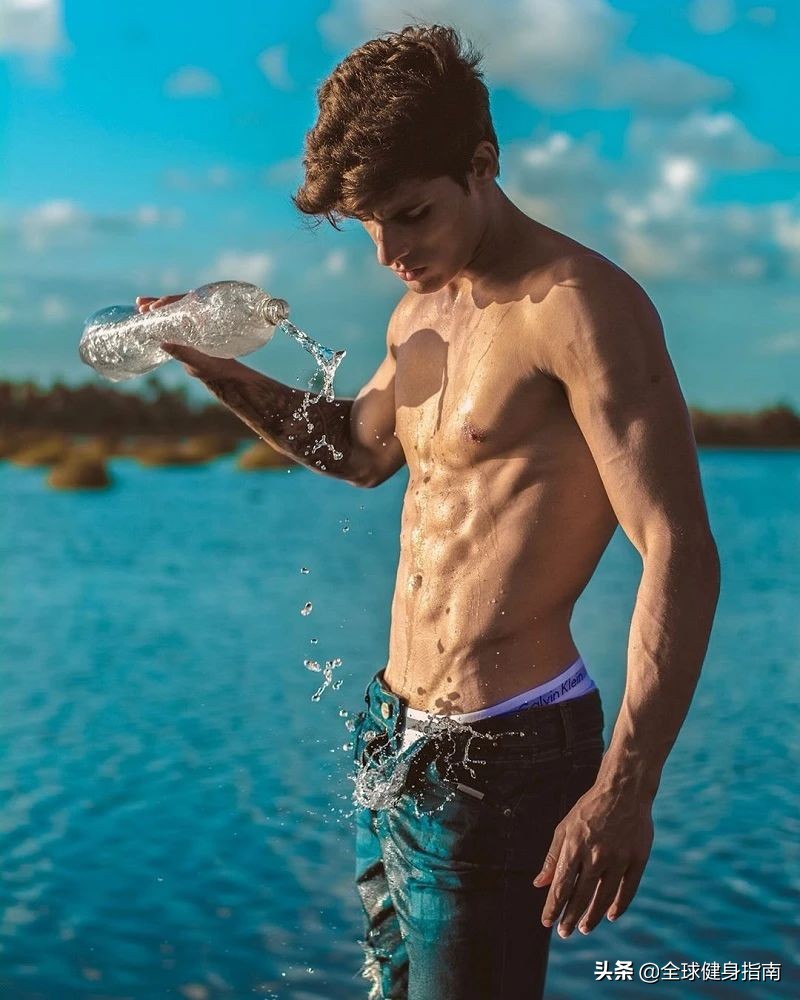 内马尔年轻男模,内马尔老妈照片