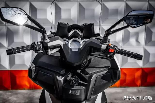 趴不动重机，换一台踏板如何？能压弯的XcitingS400，颜值还很高