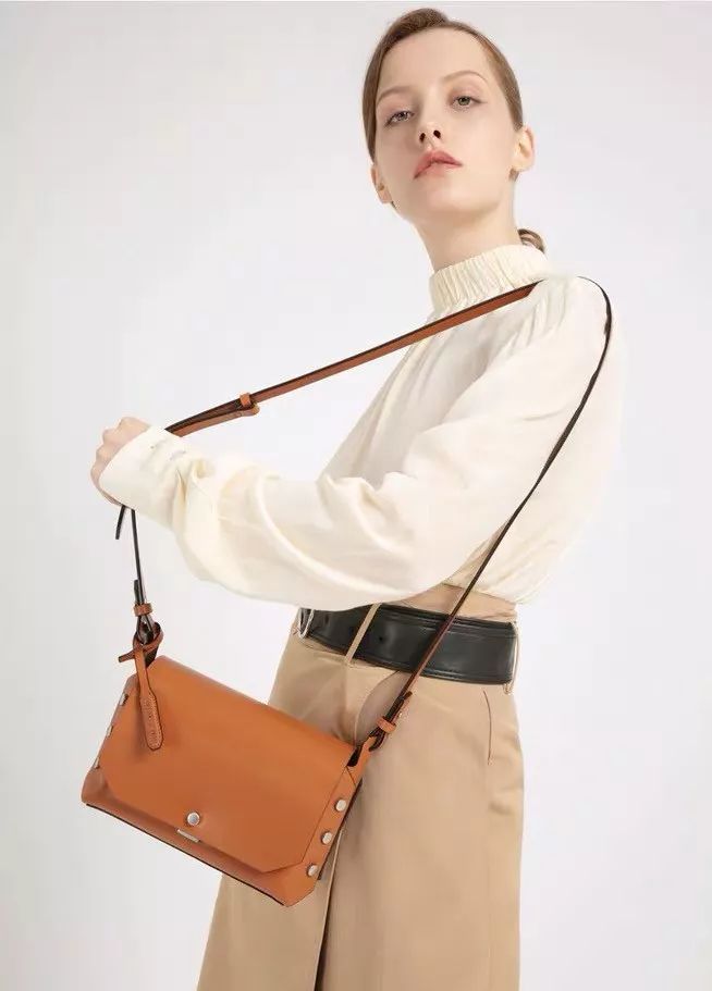 小ck最新款包多少钱,小ck性价比最高的包包