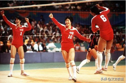 这双红白色国民球鞋，是否也曾伴你走过青春岁月？