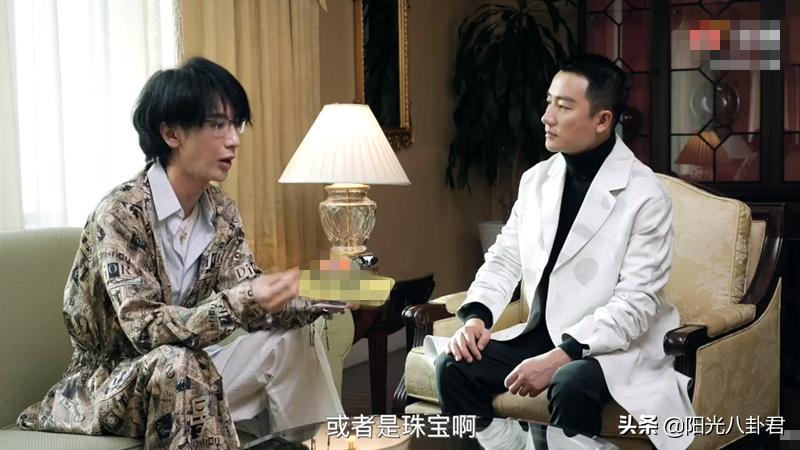 知名美妆师吐槽陈飞宇，与黄轩同场受访要求美颜，画面干脆被剪掉