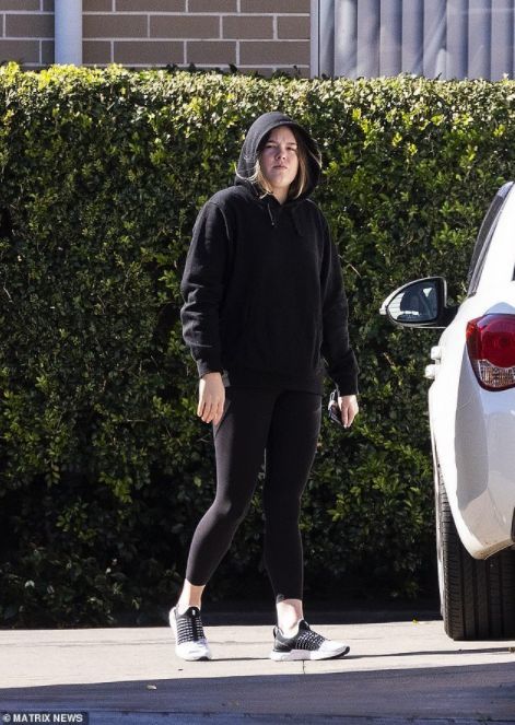 悉尼美女教师猥亵学生，疑诱导14岁男生车震，警方对其提出严重指控