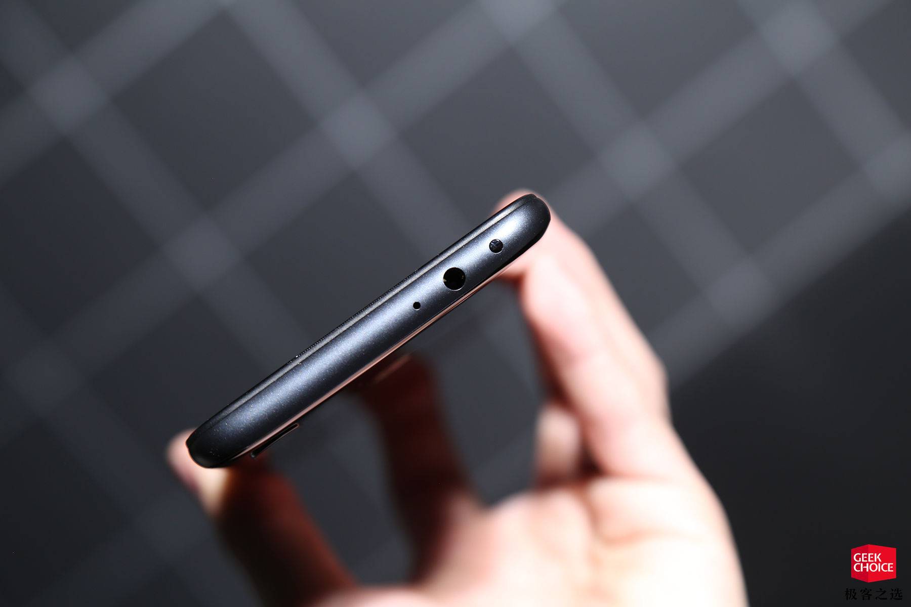 红米redmi7高配值不值得买,红米redmi7支持多少w快充