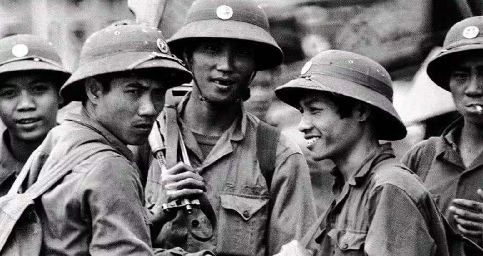 80年代，缺吃少穿生活窘迫的越军士兵，向解放军要东西