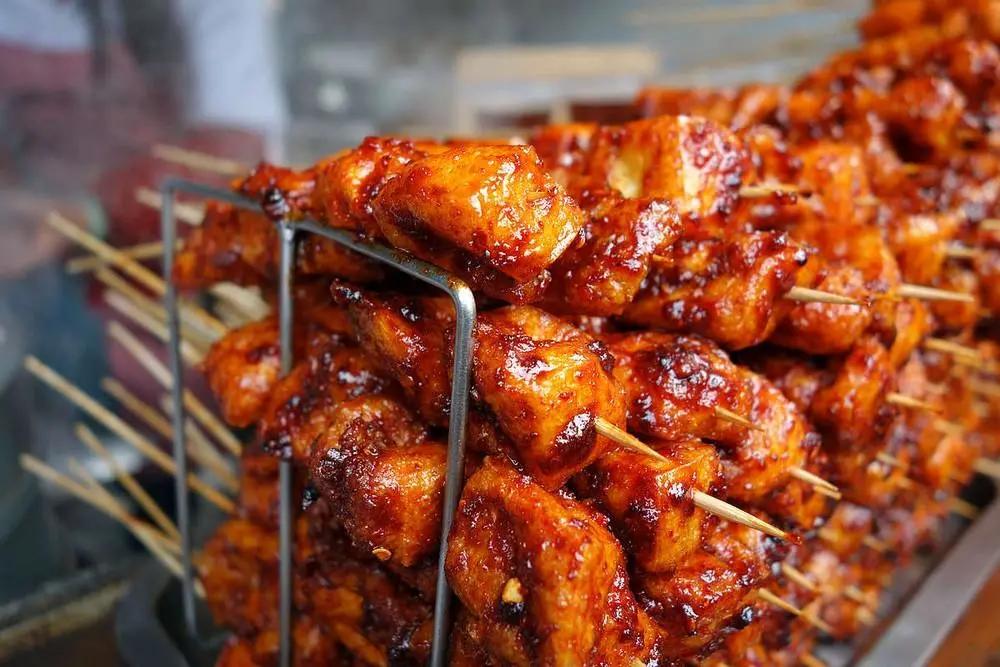 如何最小成本做小吃店赚钱,创业小吃店如何赚钱的技巧