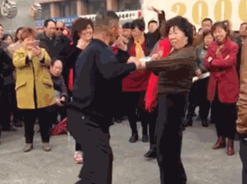 小镇互联网风云，朋克鸡排哥