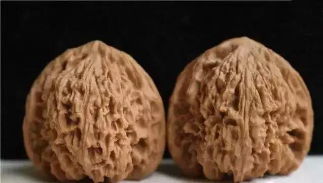 文玩核桃尖裂了怎么修,文玩核桃尖头怎么处理