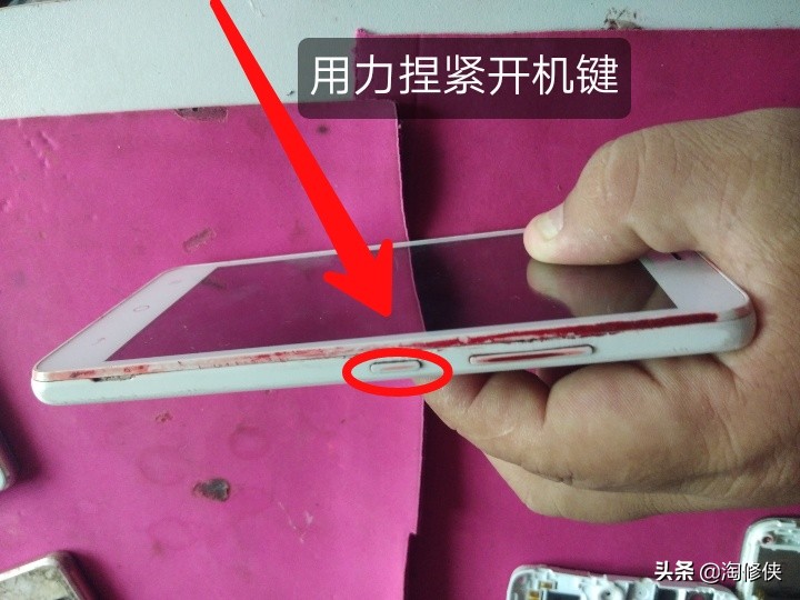 手机故障维修100例,手机翘屏简单自己维修方法视频