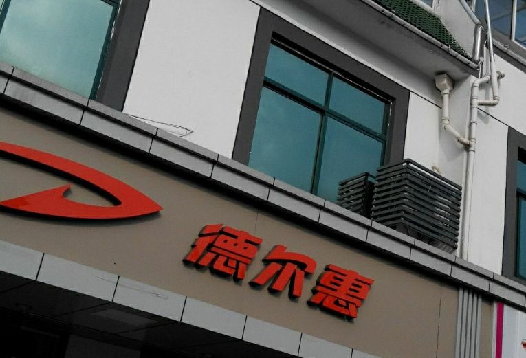 贵人鸟和德尔惠鞋子一模一样,鞋王富贵鸟最新现状