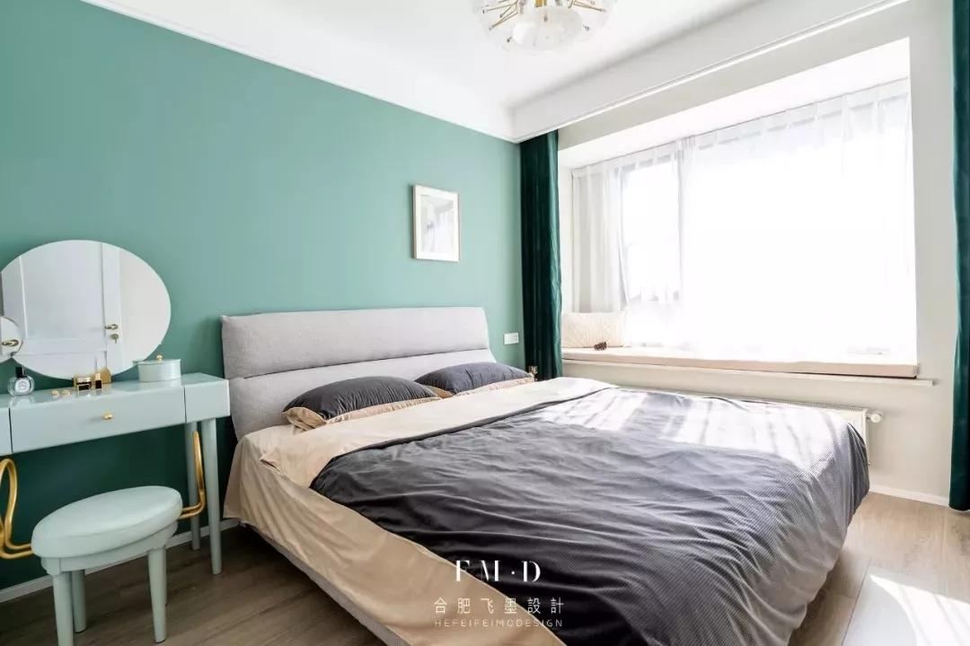 床头背景别刷大白墙,家里刮大白的半墙板床头效果图