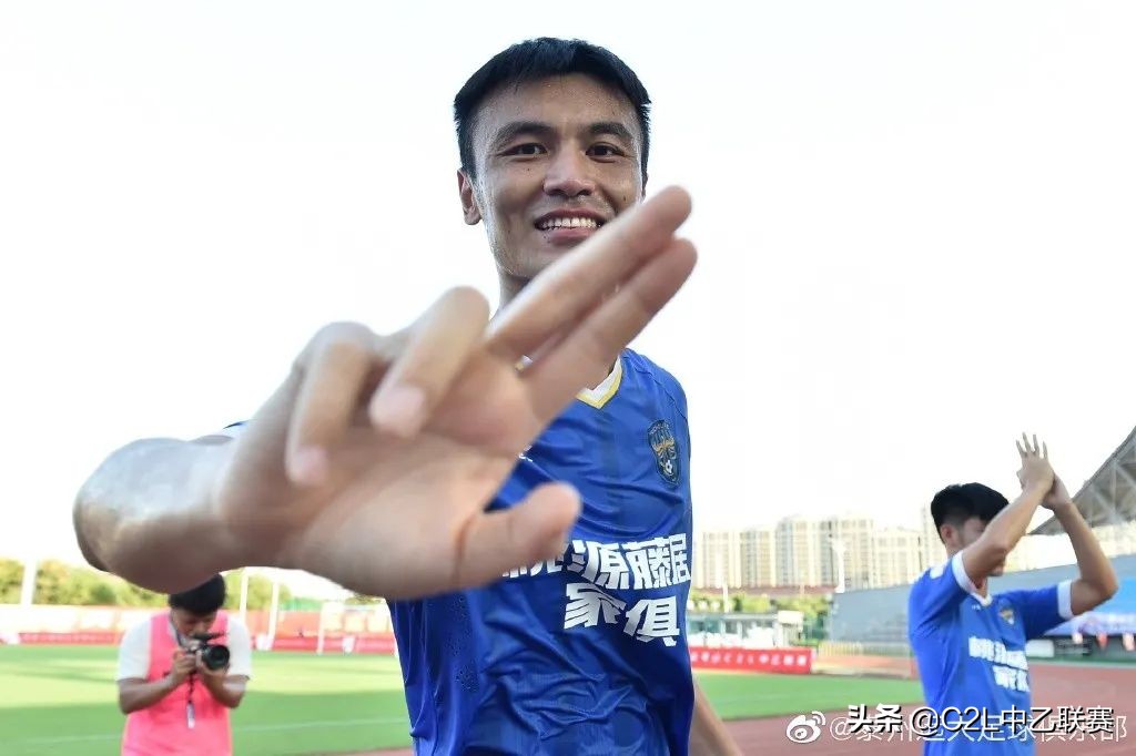 专刊“诚”攻与“城”功：足球荒漠变绿洲，因你更爱这座城（上）