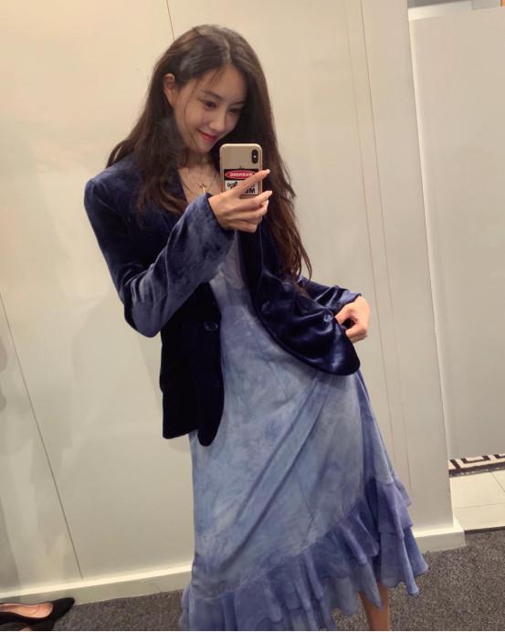 朴孝敏新写真,朴孝敏白色深v