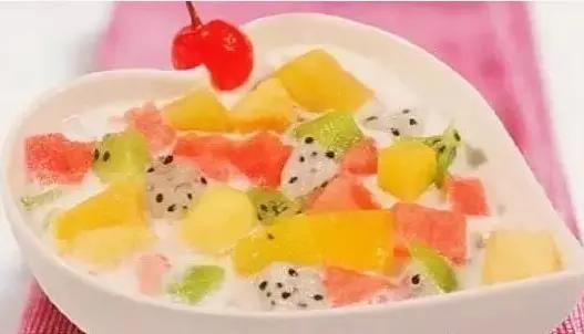 教你如何制作好喝的水果捞,秘制水果捞如何做