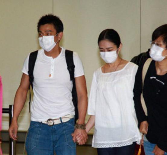 “天王”刘德华：经历了3段感情，最后为何选择朱丽倩？