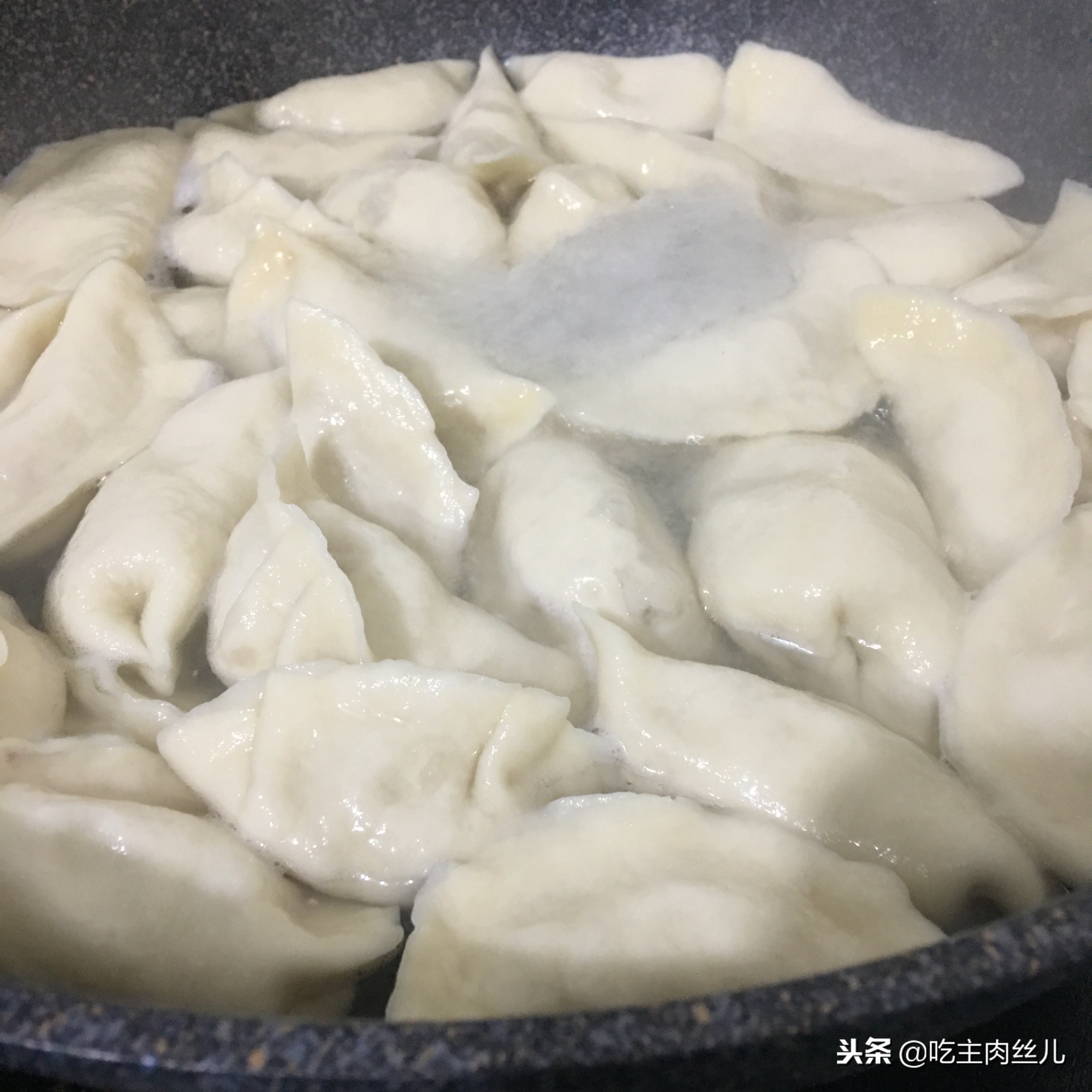 饺子皮不硬的秘诀,饺子皮不粘的小窍门