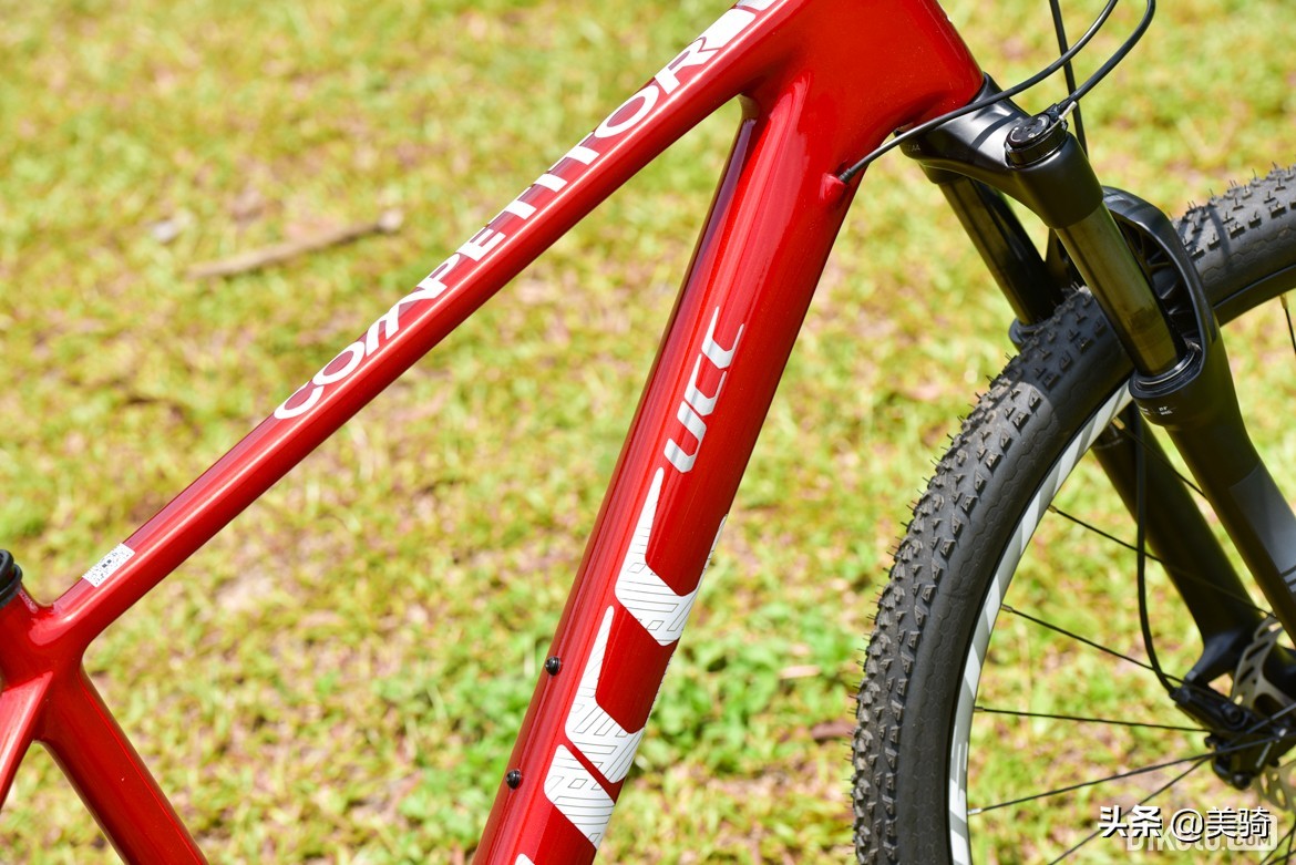 ucc竞争者race测评,万元以下碳纤维山地车