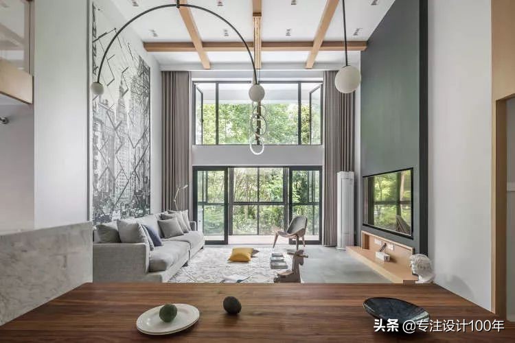 大面积落地窗，绿色肆意增长的家