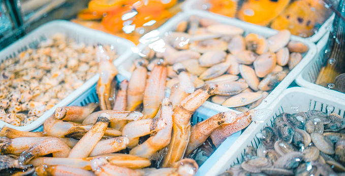 三亚本地人最爱去的海鲜广场，每天都是人山人海，好吃还不贵