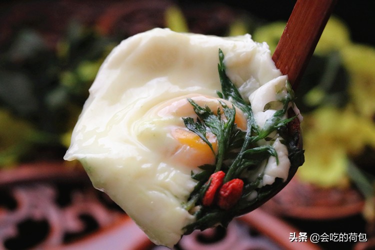 80岁奶奶教我用艾叶煮鸡蛋作用,鸡蛋和艾叶煮水喝有什么功效