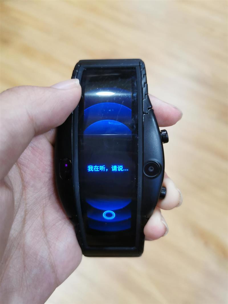 厉害啦！折叠屏努比亚腕机阿尔法评测：钢铁侠的技能被它实现