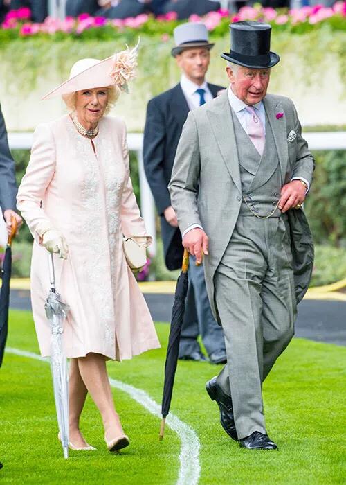 皇家时尚观察特别版:来自皇室最好的衣服和帽子