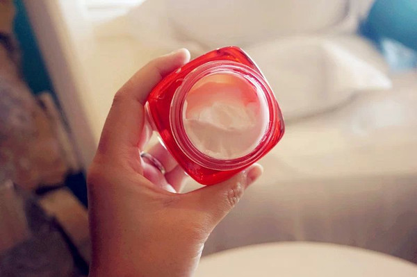 资深导购分享：秋冬面霜不知如何选？五款面霜还你白白嫩嫩牛奶肌