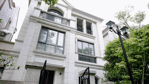 这对闺蜜，用20万来装修出租屋，别人觉得她们傻，两人却是很满足