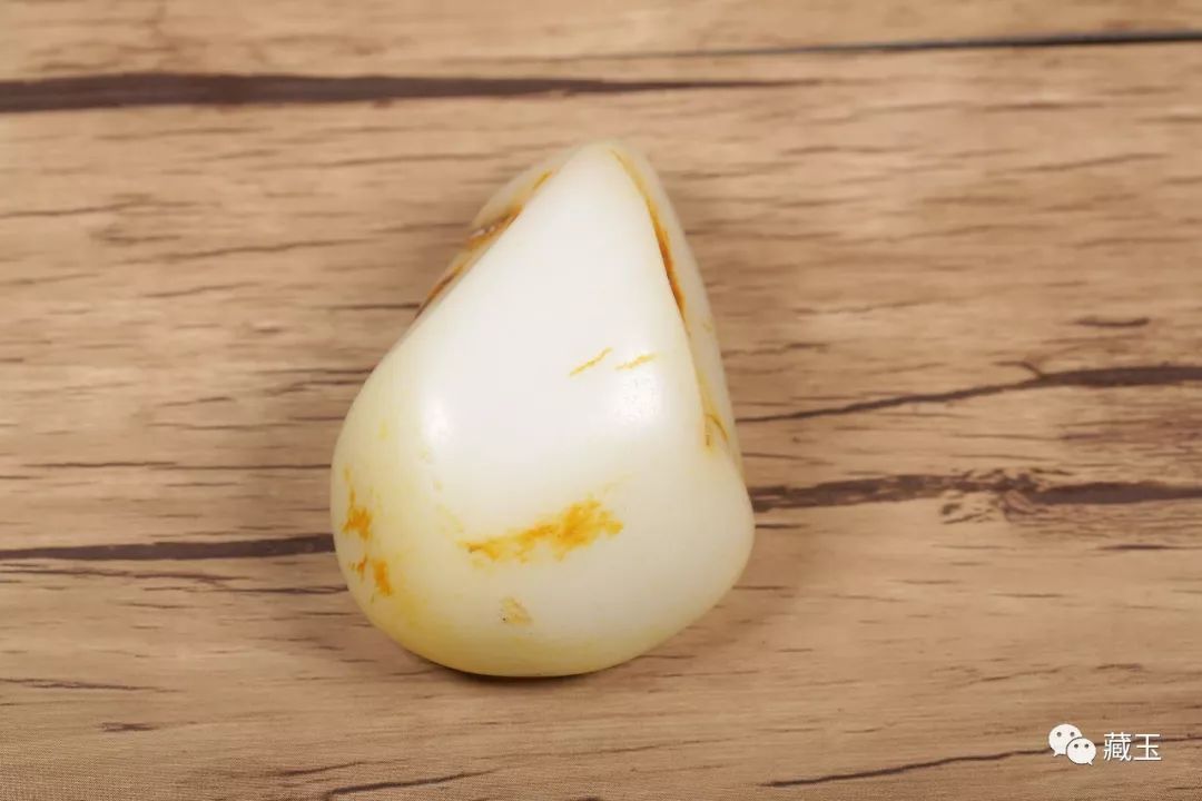 和田玉光白籽料特点,和田玉颜色白的好吗