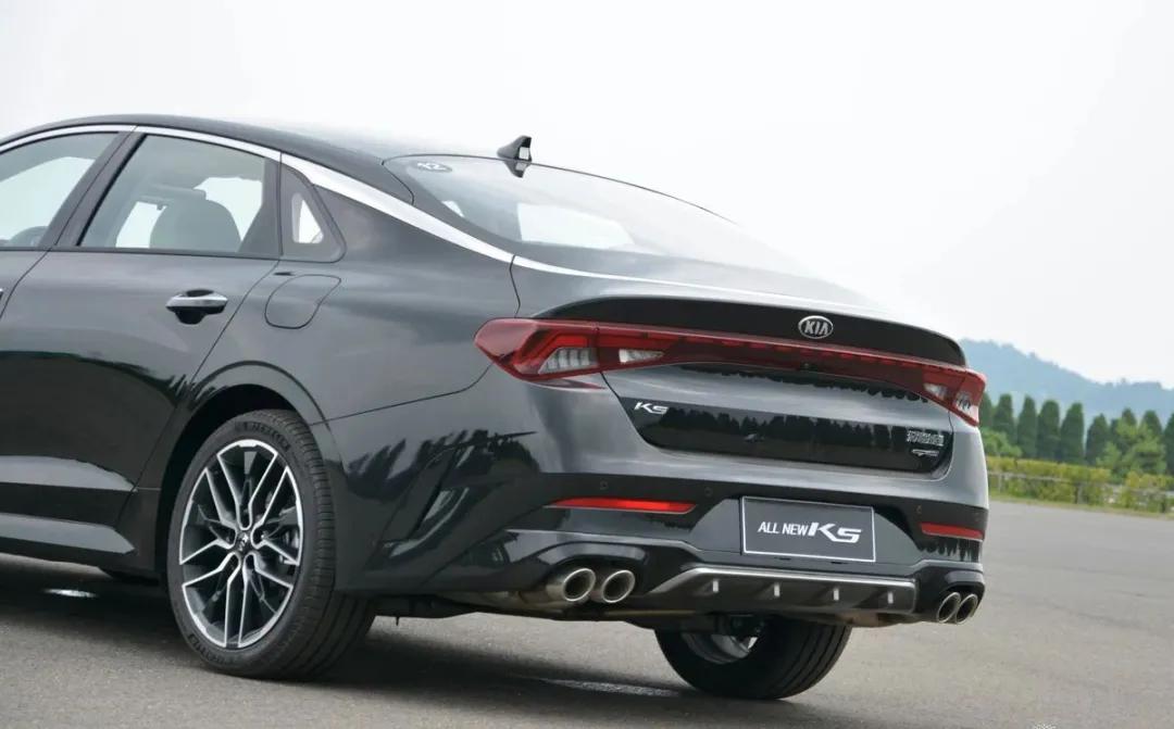 思域和k5凯酷哪个值得入手,k5和思域对比哪个好