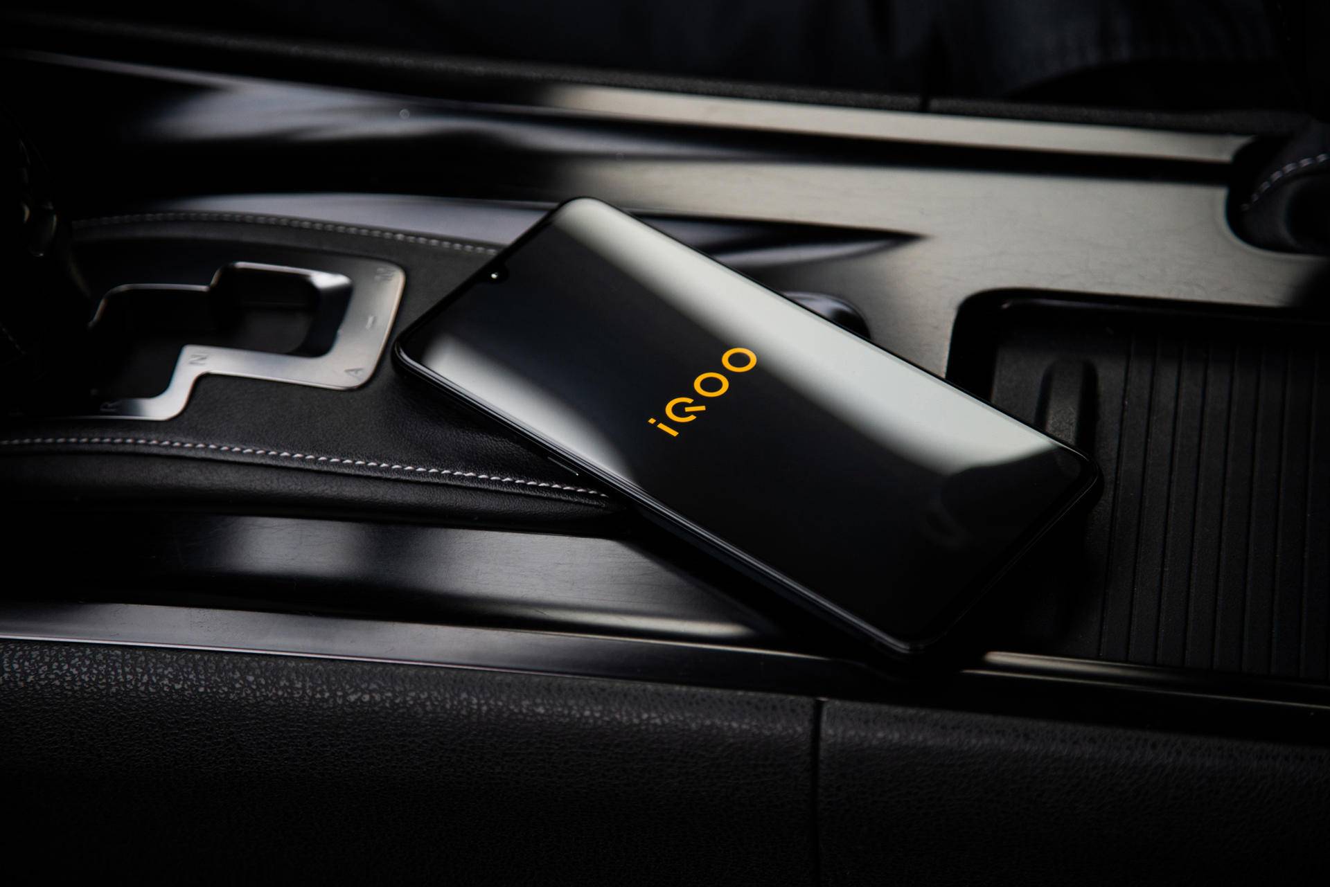 iqoo电光蓝和黑武士,iqoo武士黑与竞速黑