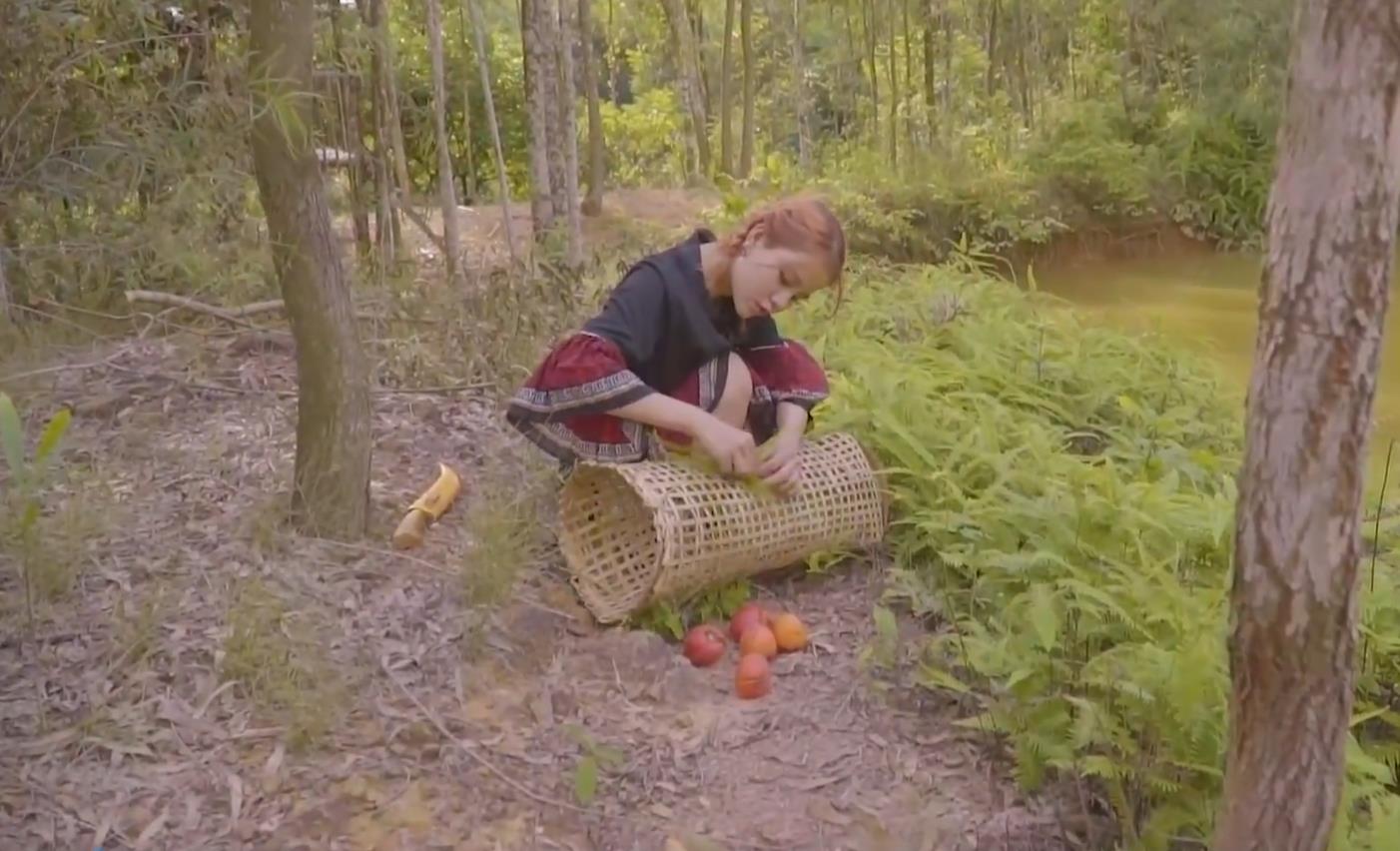 漂亮的野外烤鱼,野外吃美味烤鱼