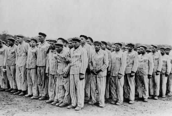 直面困苦，永不言弃！在首届奥斯威辛黑拳赛中夺冠的波兰拳王