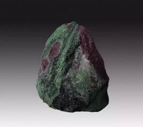 捡到这些石头不要扔真的很值钱,哪些石头价值连城千万别扔