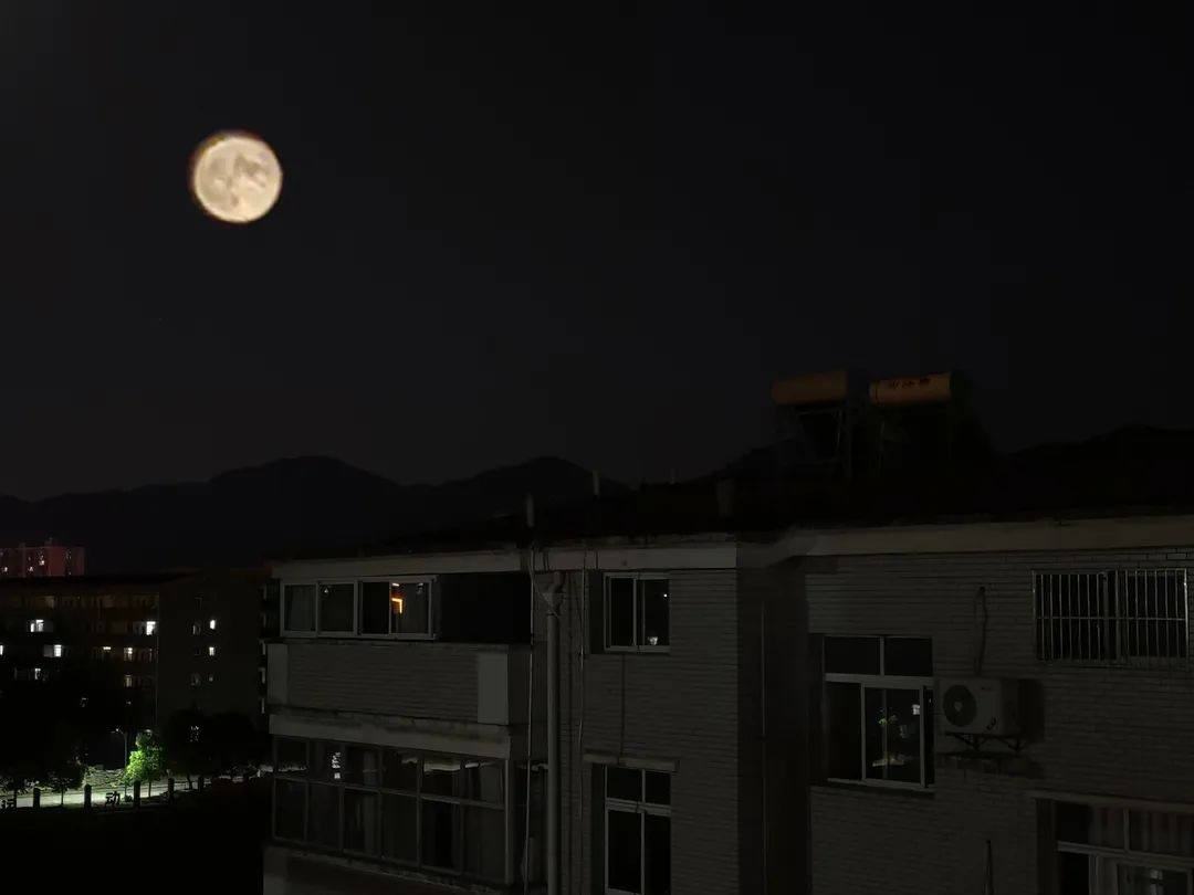 最好的月亮拍摄方法,真实的月亮星空怎样拍才好看