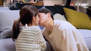 接吻尴尬吗,接吻尴尬场面