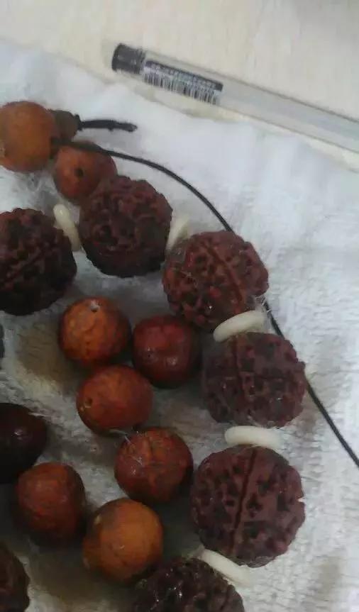 手串发霉了还能戴么,手串发霉可不可以用酒精消毒