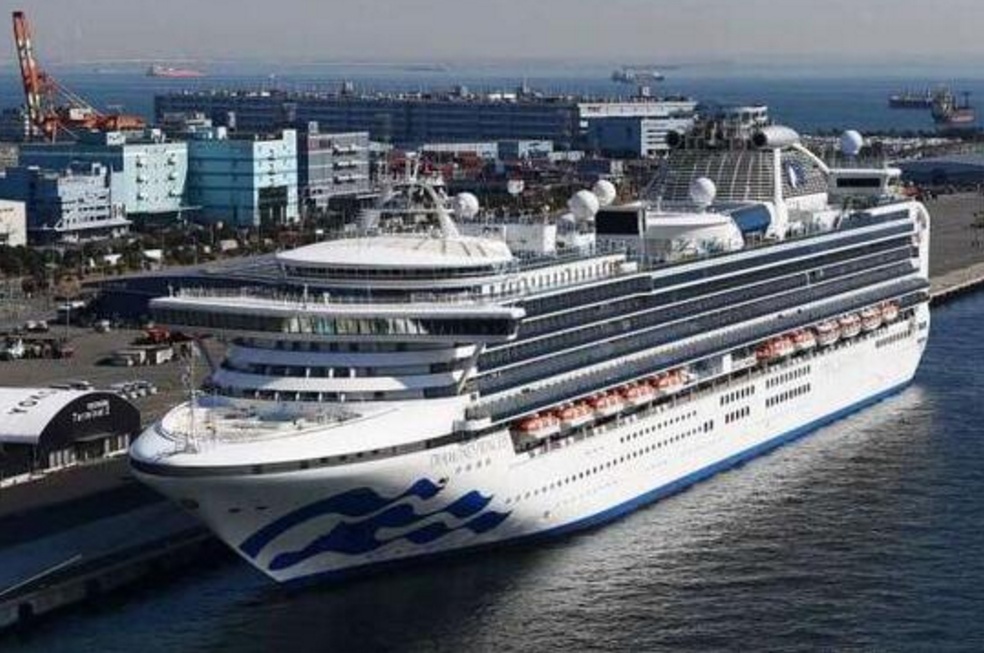 专家感染后半年内通常不会再感染,患者出院后病情反复发烧