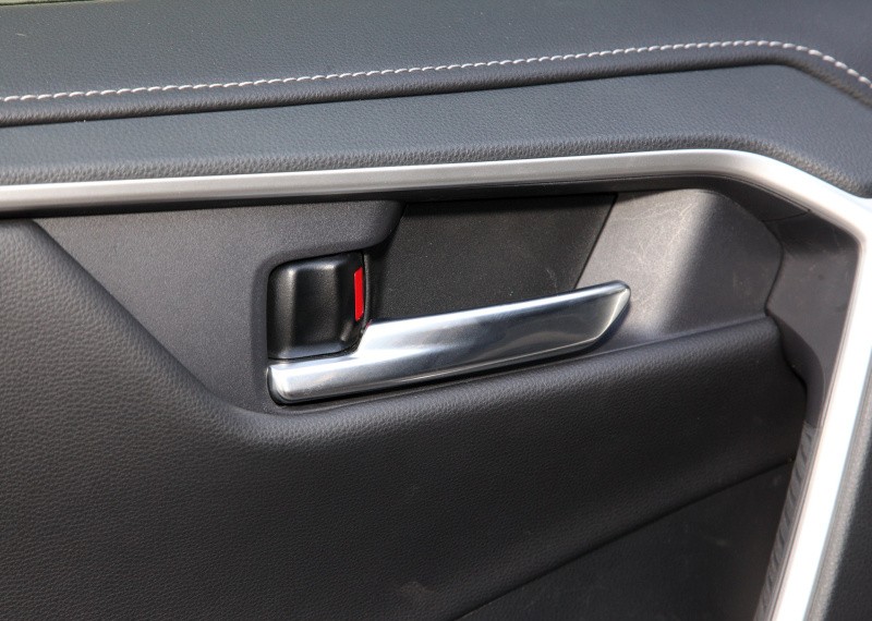 实际体验荣放带来的强劲动力,果然找到了传说中的推背感