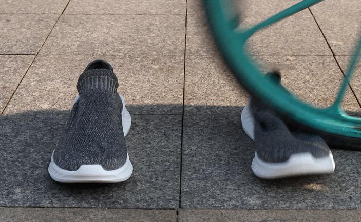 车轮*力暴**测评！小米有品国货对比洋牌斯凯奇，看哪双还能穿着蹦迪