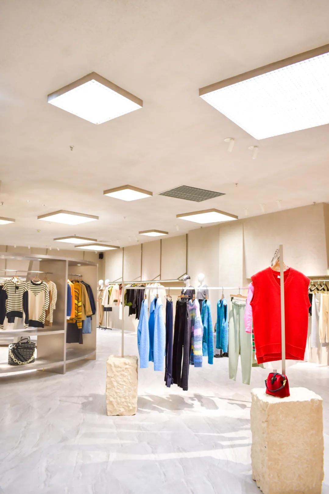 乌鲁木齐买手店有多酷？潮流搭配师坐镇，内藏咖啡吧，一秒出片