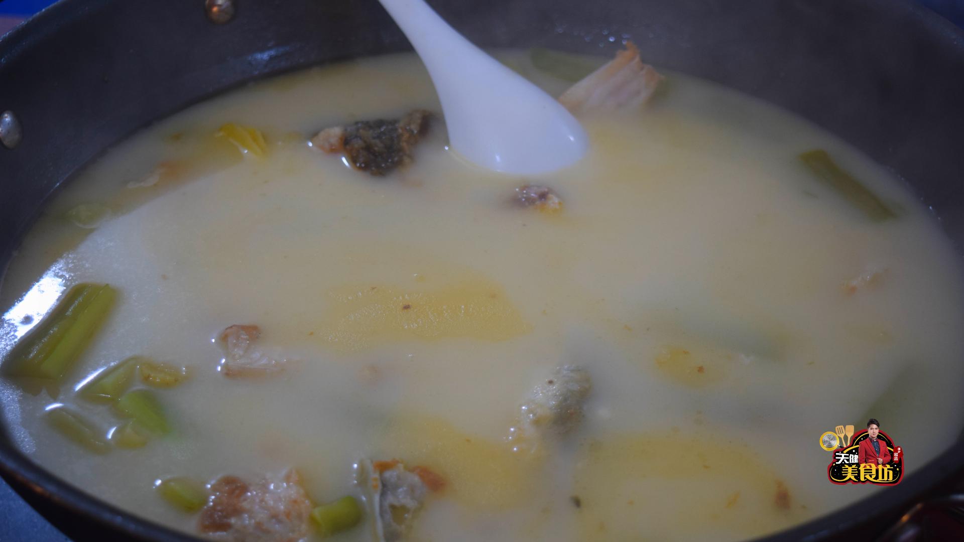 鱼汤这样做最好喝，鲜甜美味，做法简单，上桌就扫光